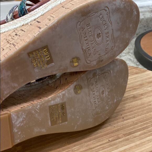 Lucky women’s size 9 Adjustable strap wedge platform sandals - Picture 9 of 9